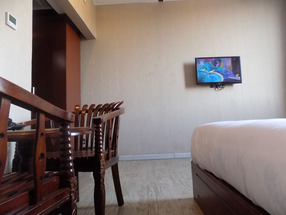 Freedom City Hotel 11/34