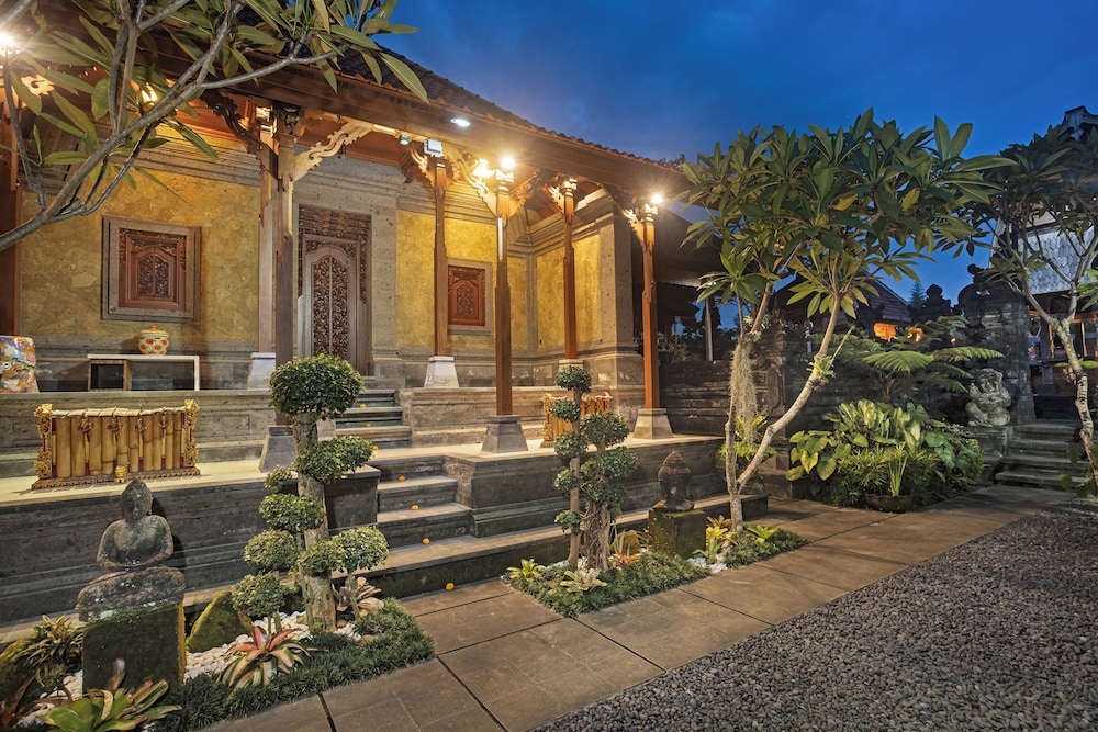 Yana Villas Kemenuh 4/68