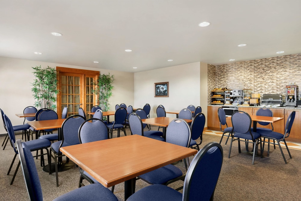 Days Inn & Suites by Wyndham Thompson 29/32