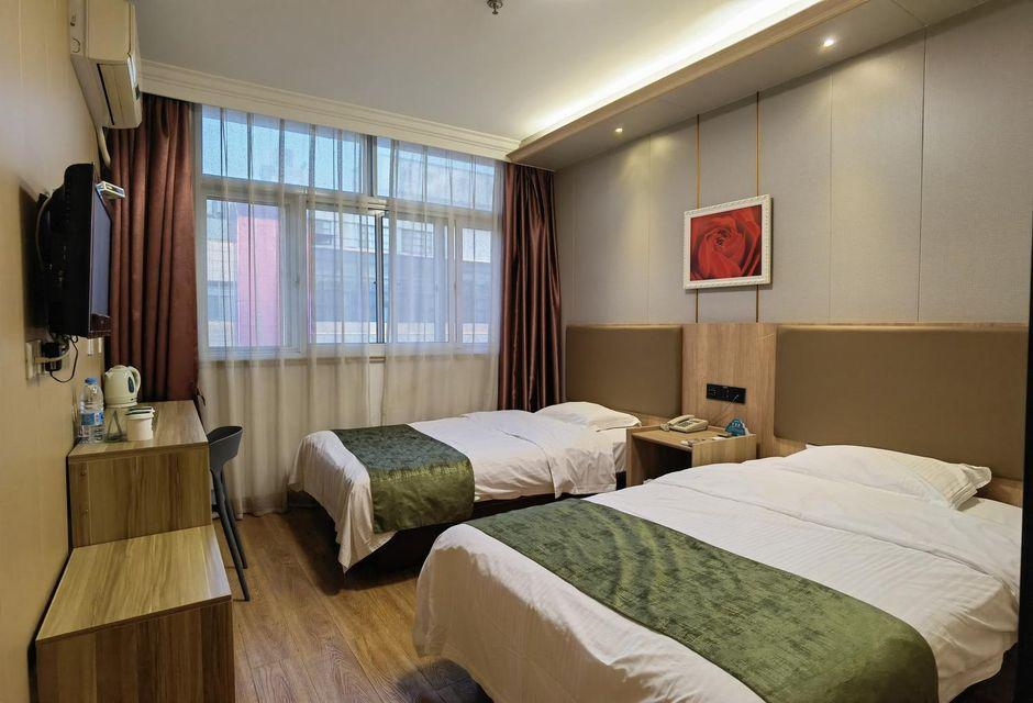 ROOM, 2 BEDS