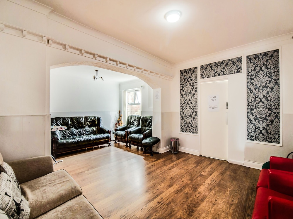 OYO The Longlands Hotel 35/39
