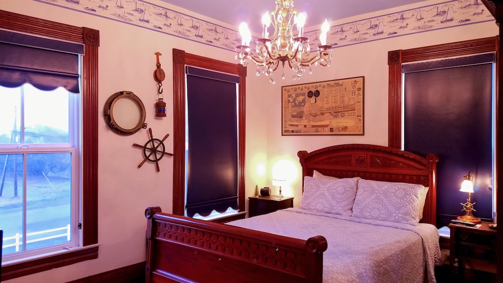CLASSIC, QUEEN BED, GARDEN VIEW