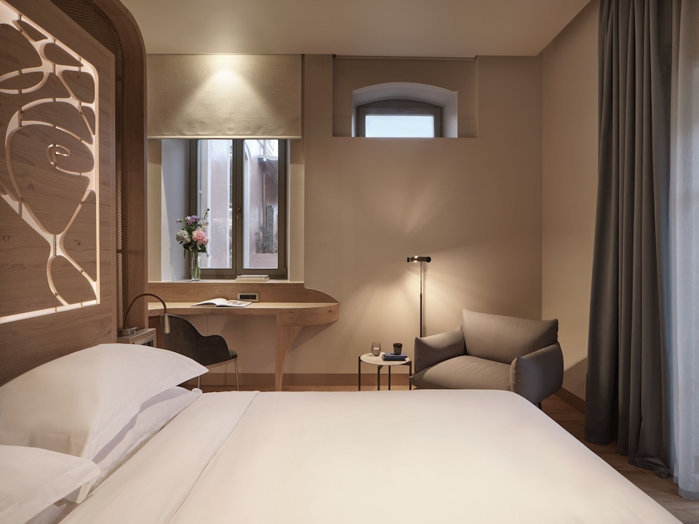 Domus Blanc Boutique Hotel 24/60