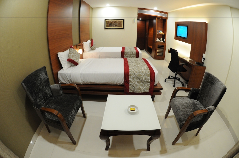 Hotel Grand Rajputana 10/17