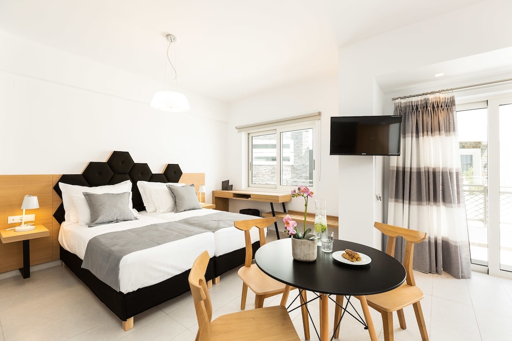 Cyano Hotel 28/77
