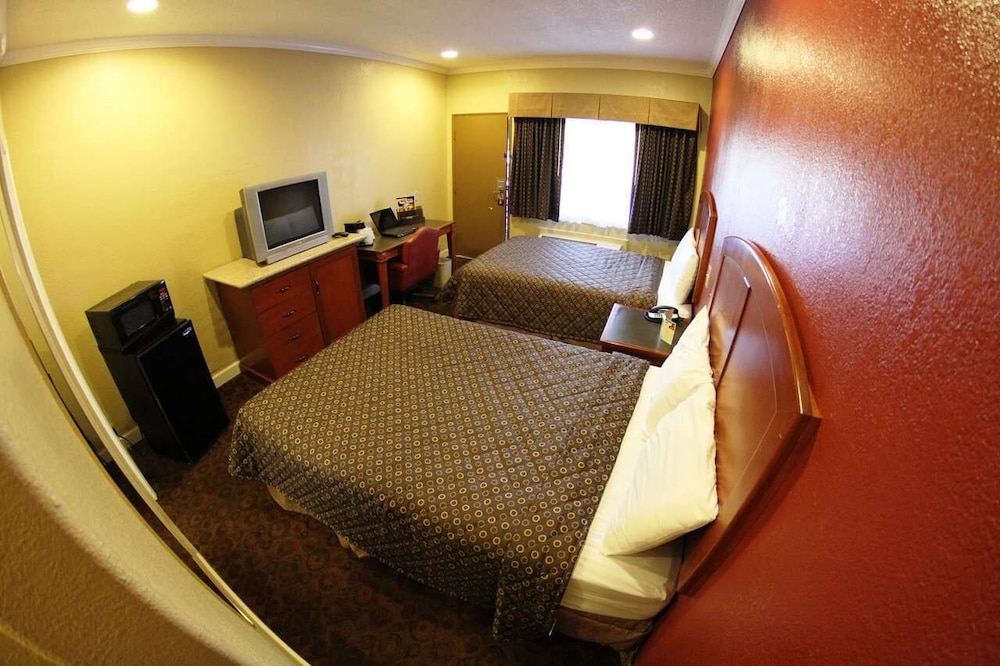 Budget Inn of Hayward 7/68