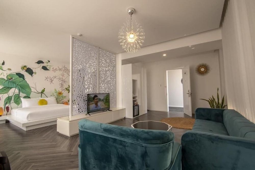 Len's Hotel 34/50