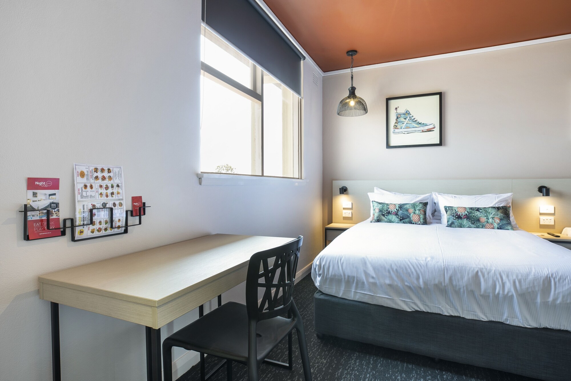 STUDIO, 1 QUEEN AND 1 SINGLE BED