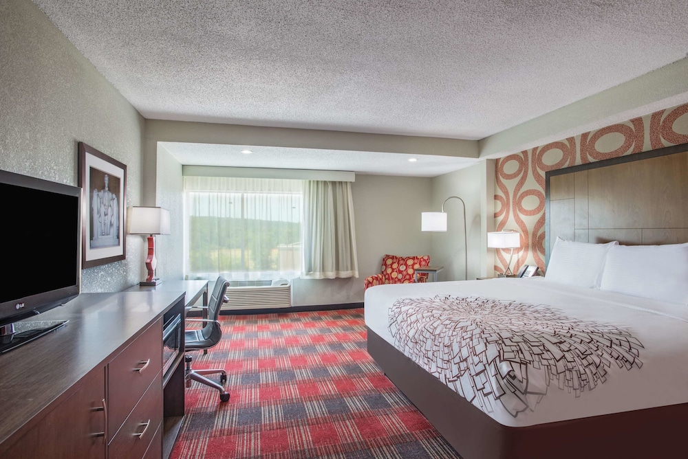 La Quinta Inn & Suites by Wyndham DC Metro Capital Beltway 14/55