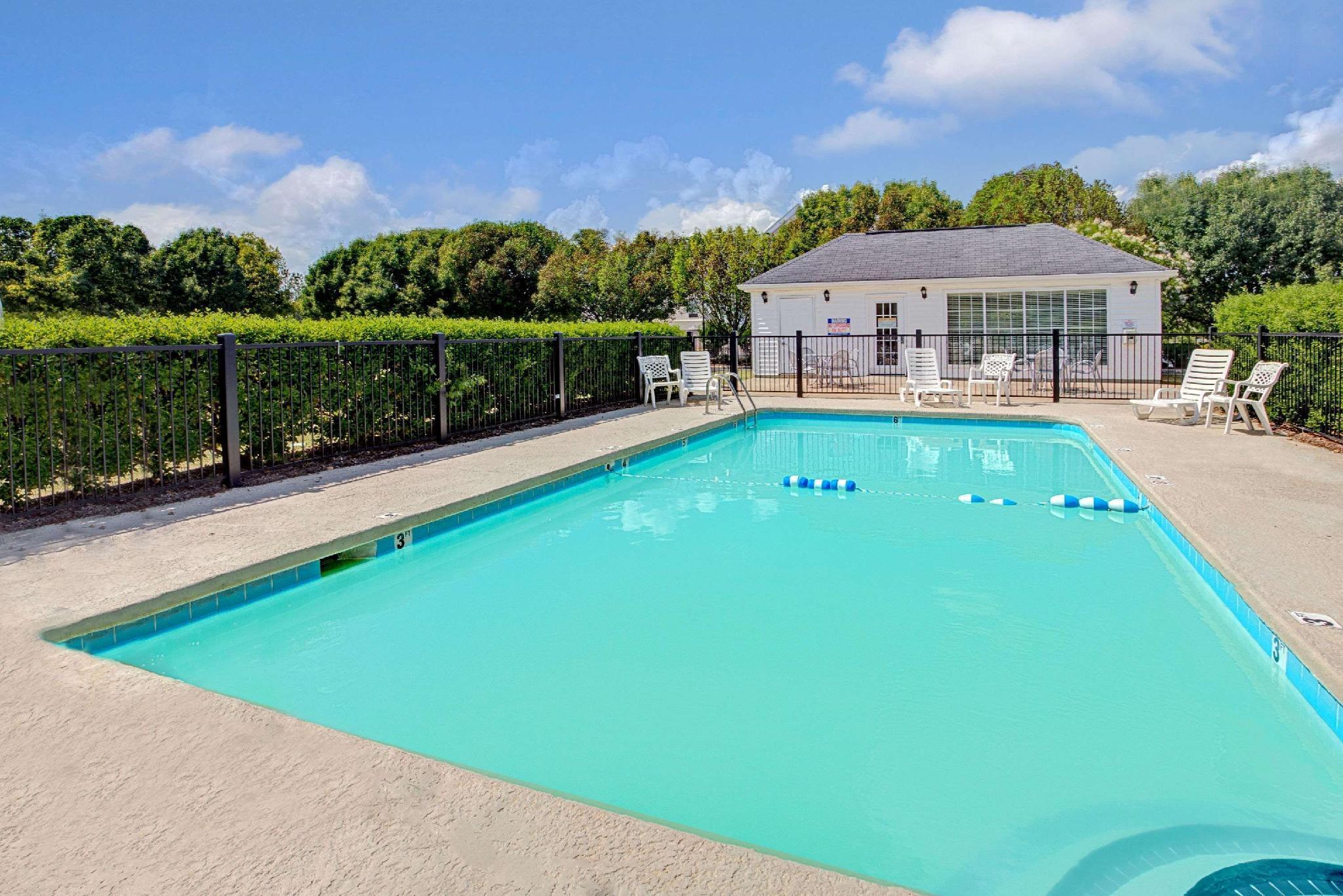 Baymont by Wyndham Smithfield 8/16