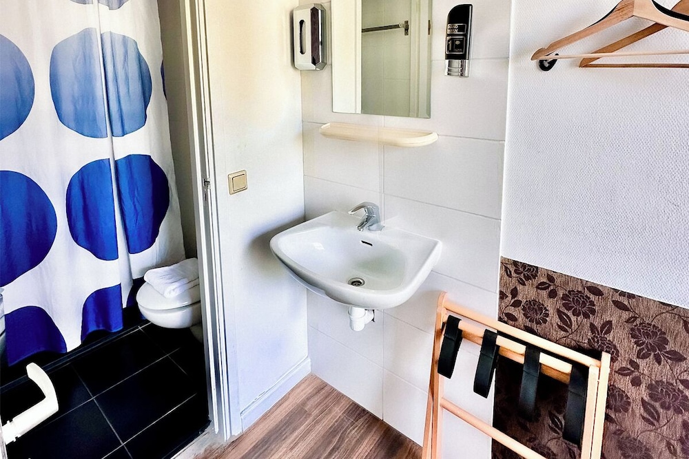 Amsterdam Inn Hotel 46/47