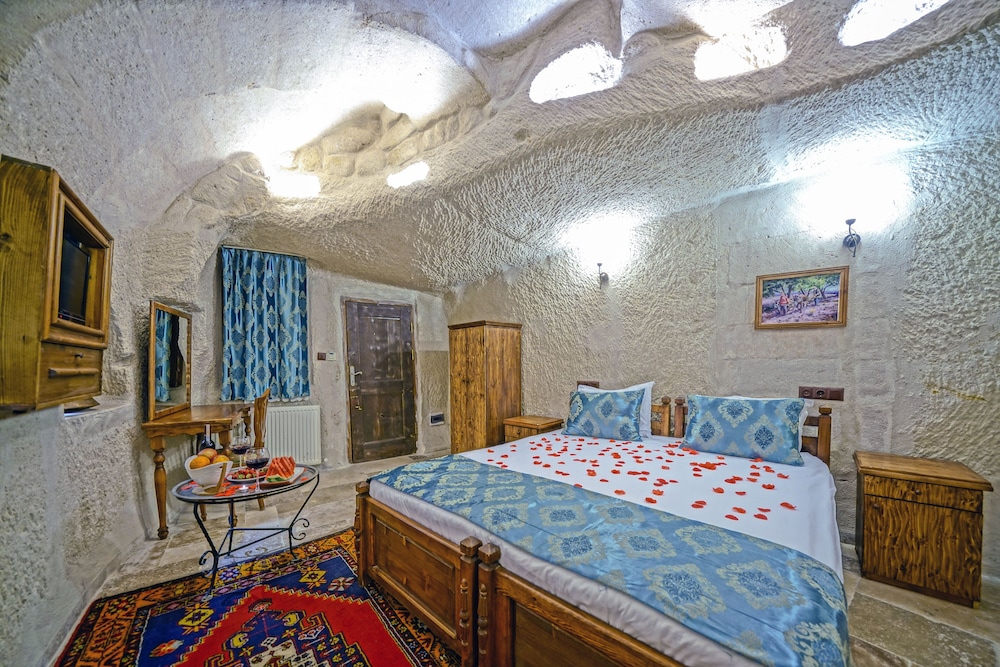 BOUTIQUE, DOUBLE OR TWIN BED