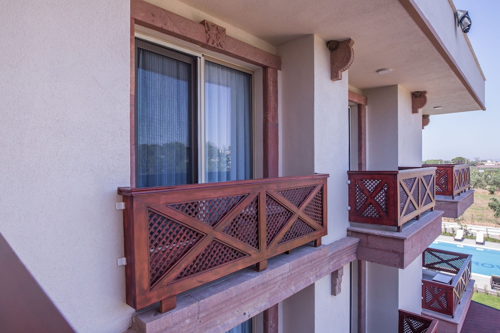 Troya Otel 8/50