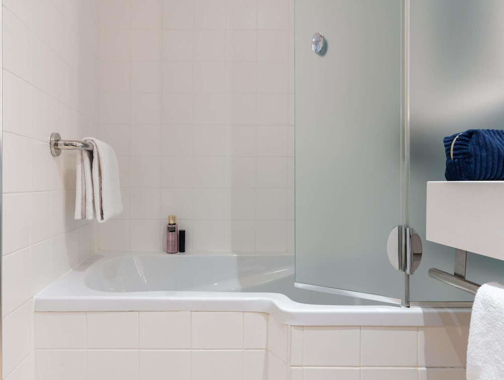 جناح بسرير مزدوج بشرفة مع أريكة، Ibis Styles Paris Porte D Orleans Hotel 7/7