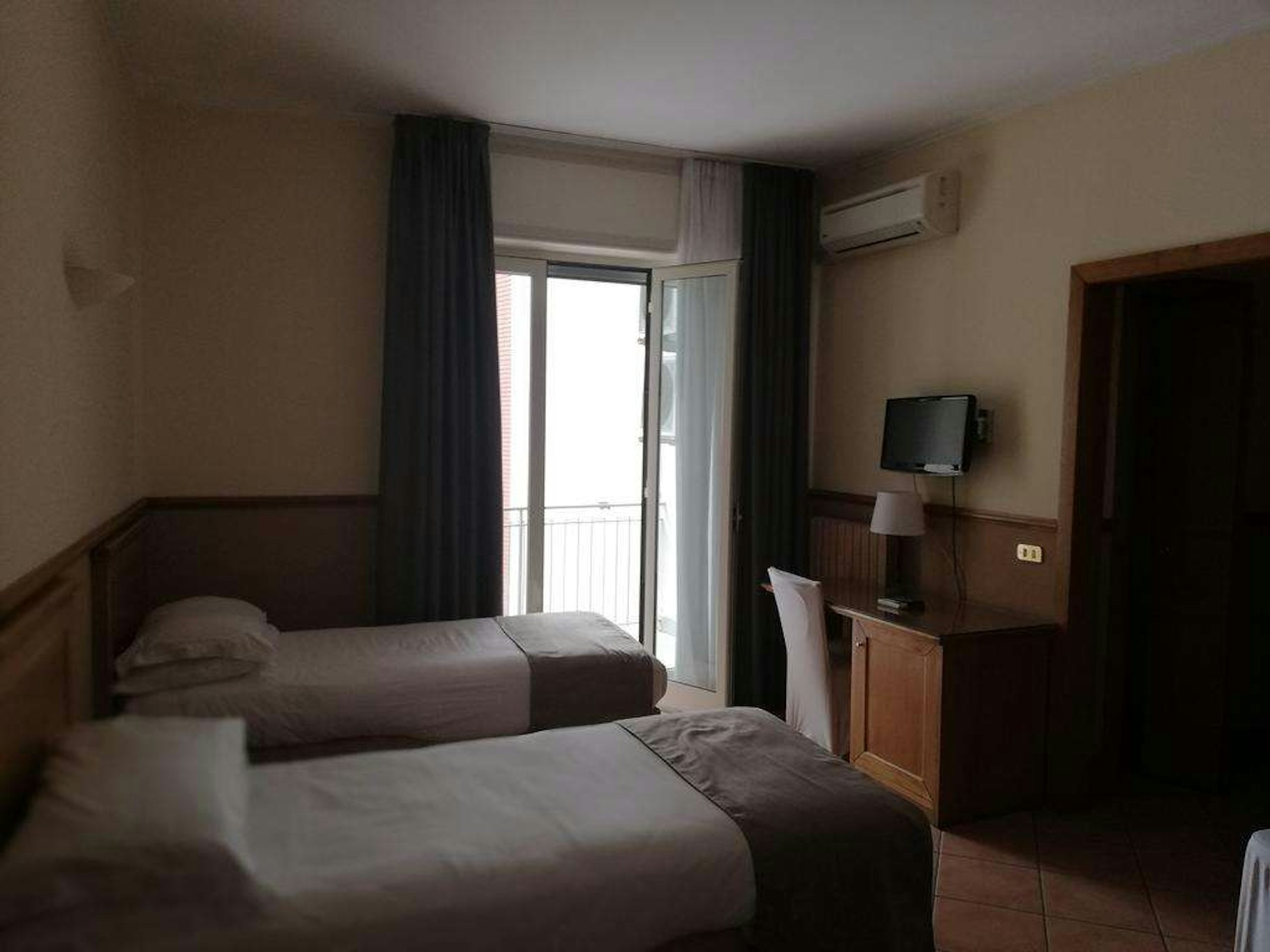 Hotel Leopardi 18/50