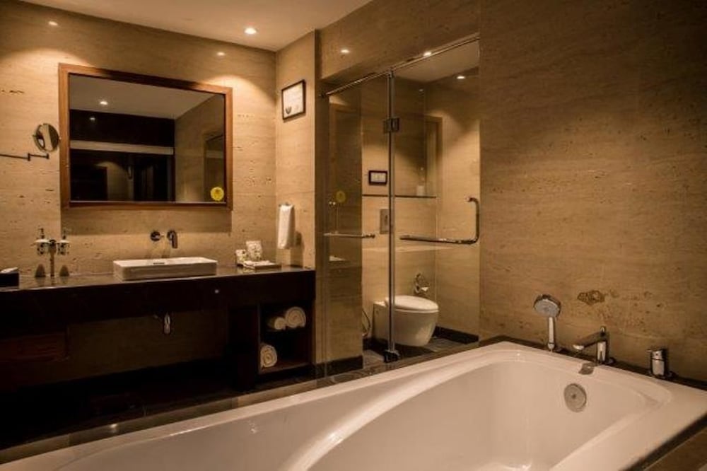 Lemon Tree Hotel Siliguri 28/31