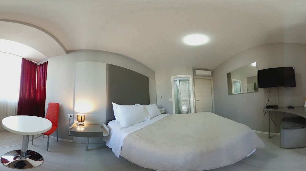 Freddy S Hotel 14/60