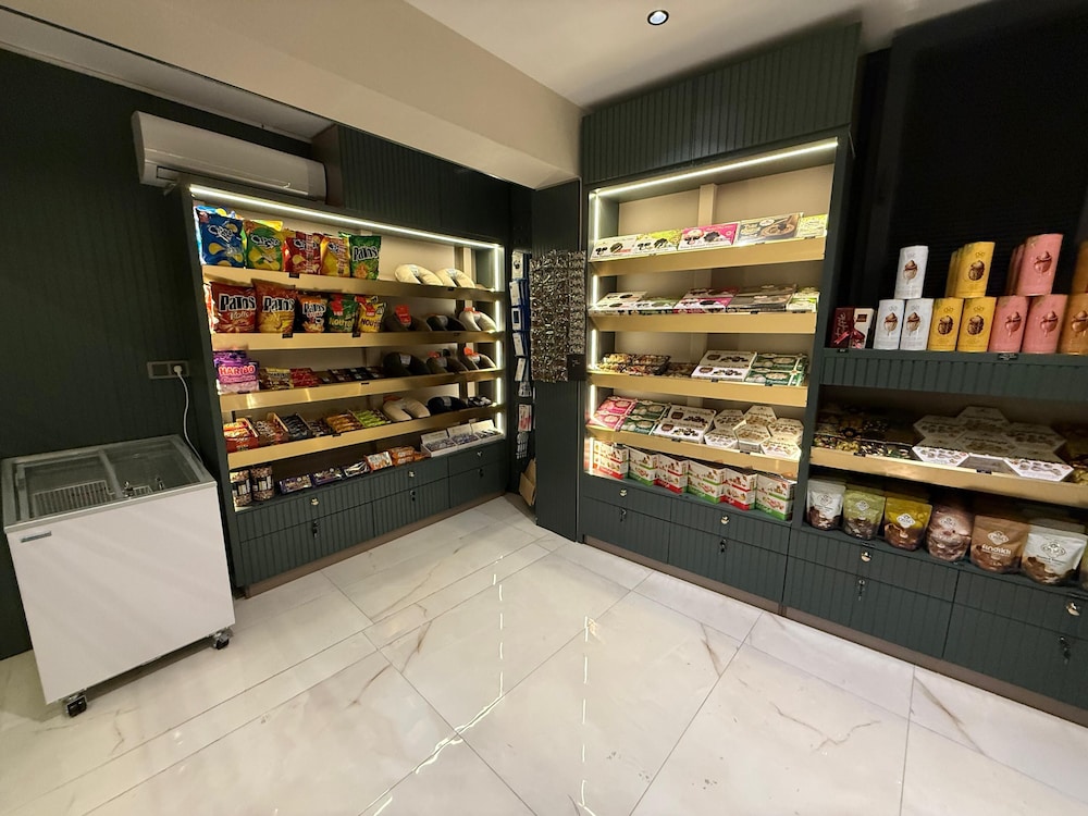 Elysian Airport Hotel & Restaurant 2/50