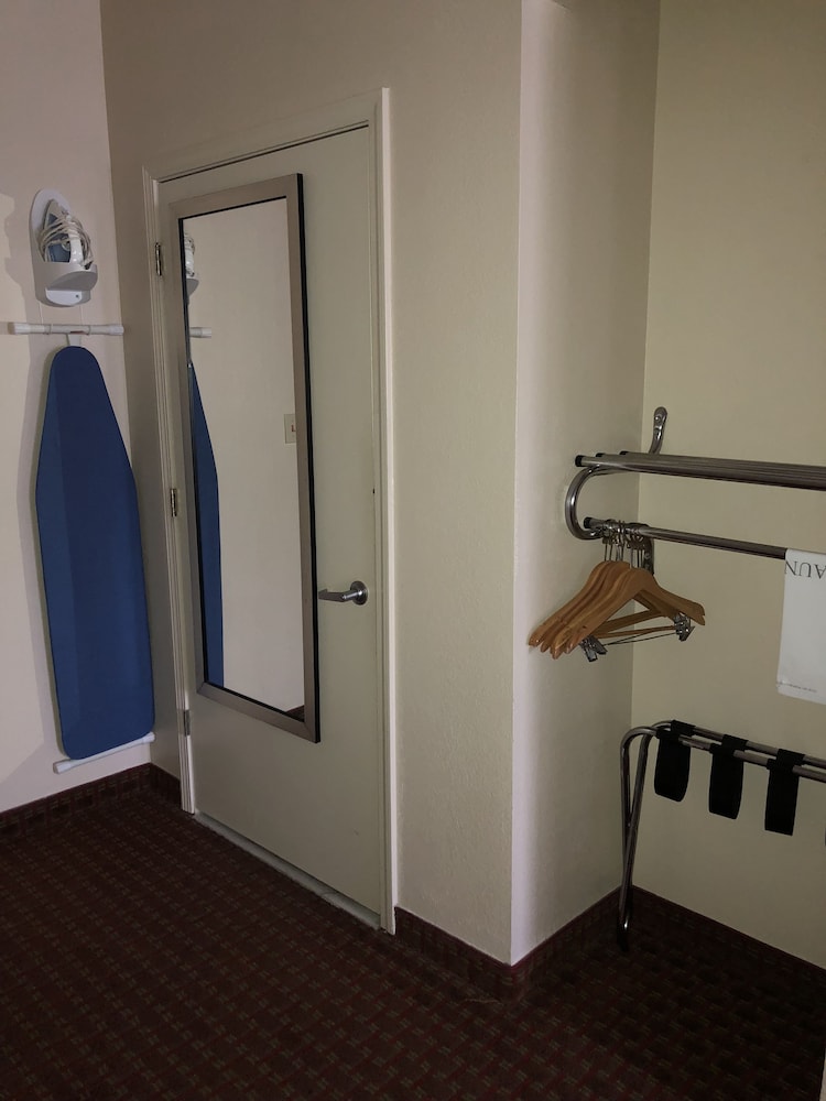 Best Western Ellisville Inn 43/43