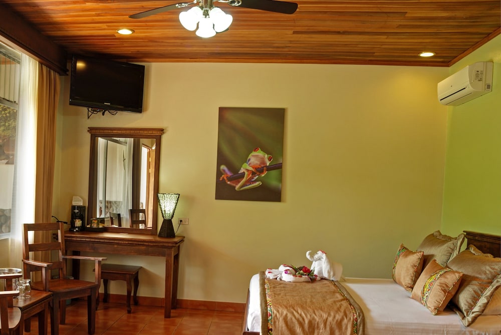VOLCANO LODGE AND SPRINGS 38/68