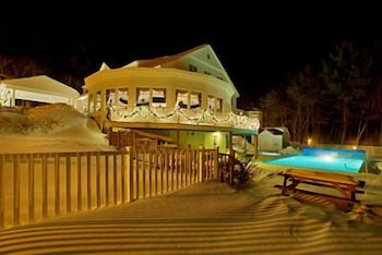 The White Mountain Hotel And Resort 3/49