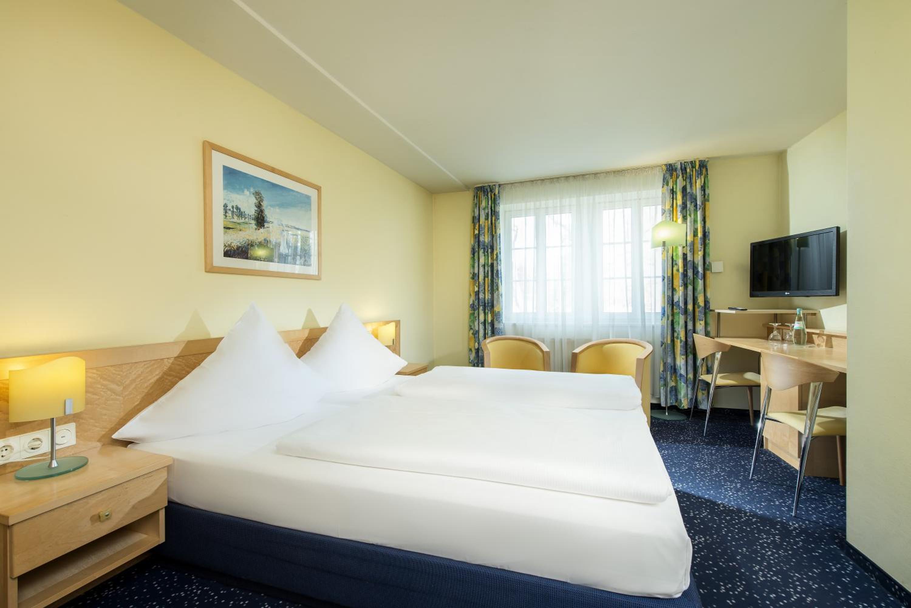 Adjoining, Standard, Double Bed