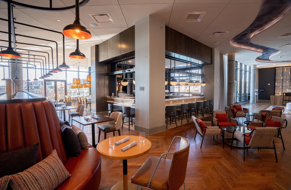 Hotel Indigo Columbus At Riverfront Place 57/68