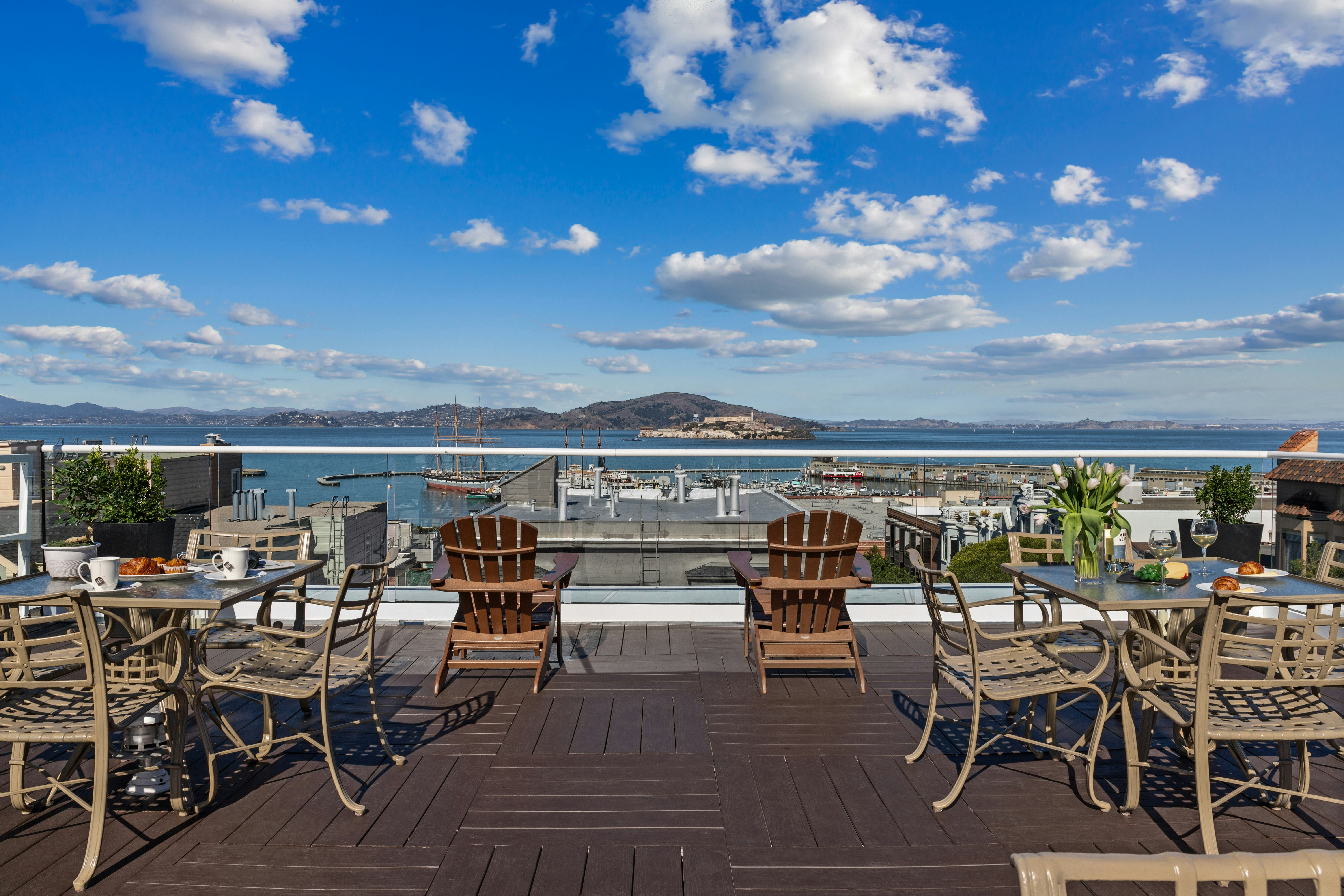 Suites At Fishermans Wharf 20/30