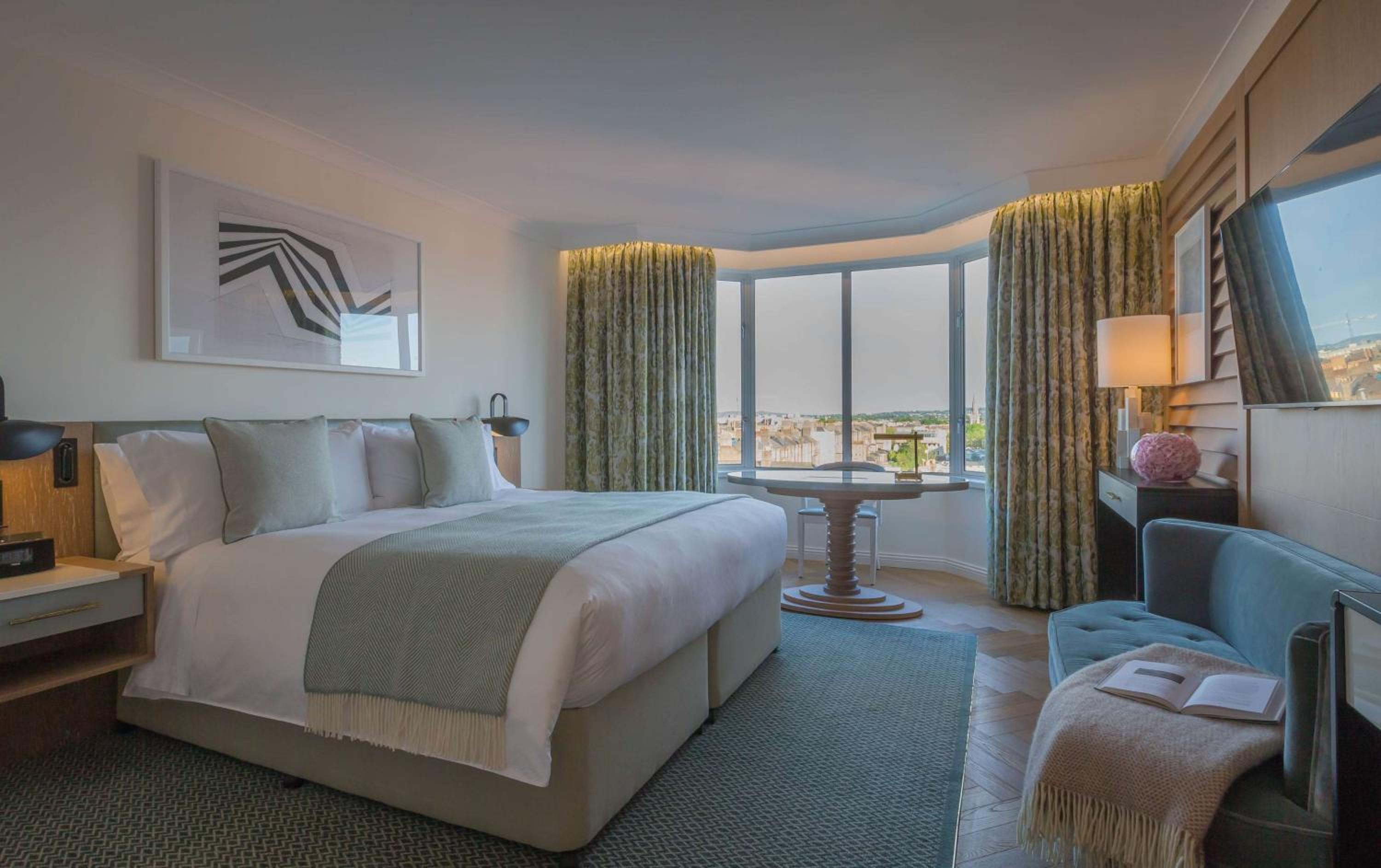 PREMIER, KING BED, WITH VIEW