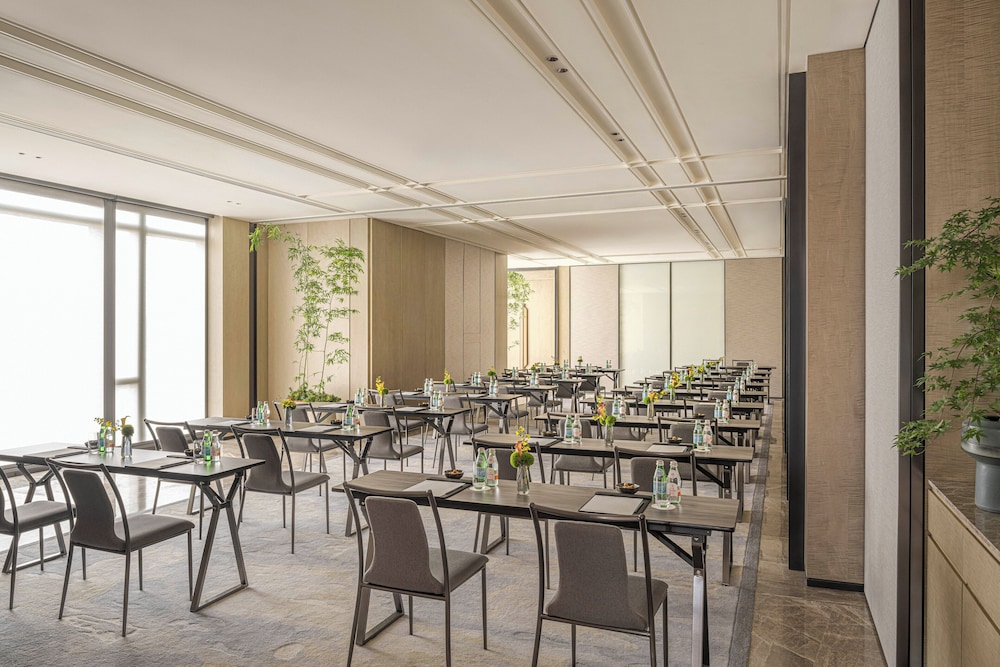 Four Seasons Hotel Hangzhou at Hangzhou Centre 37/55