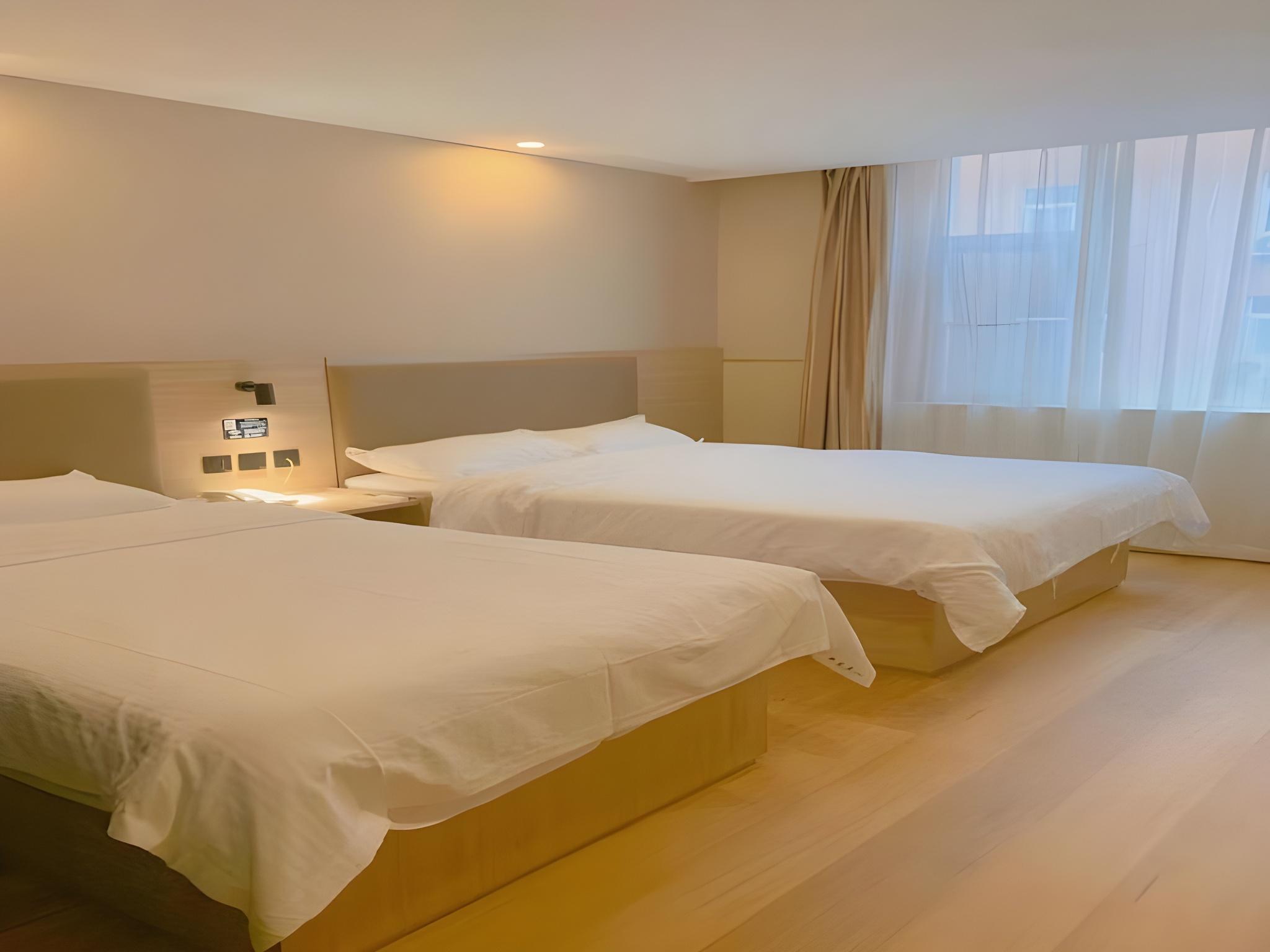 DELUXE, TWIN BEDS