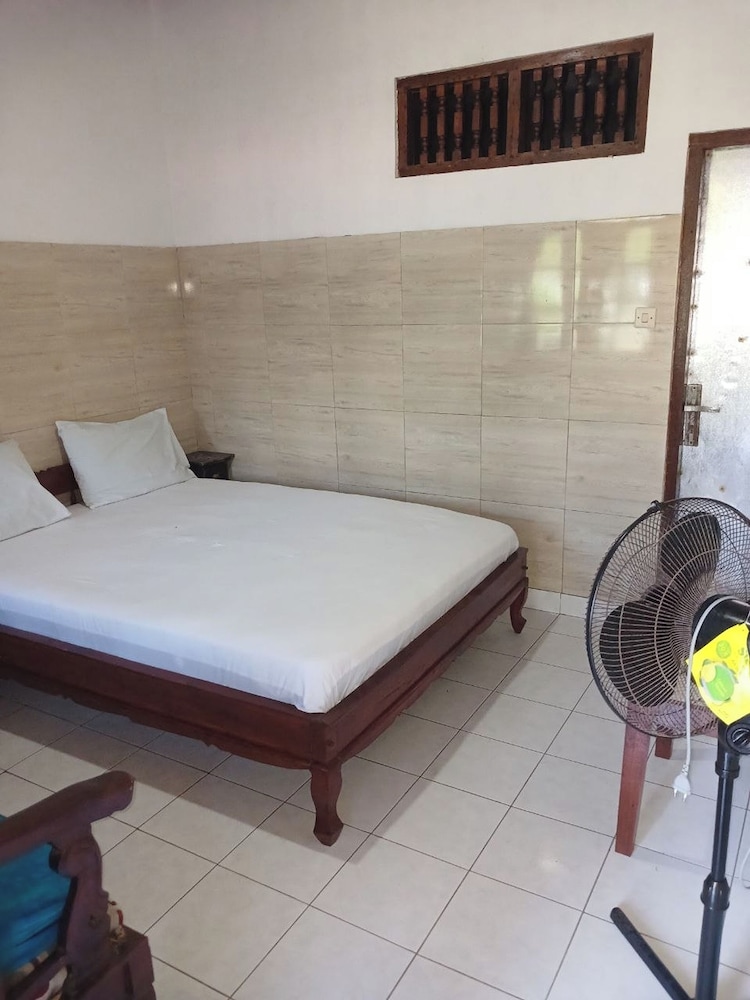 Hotel Tara Bar & Resto Air Sanih by ZUZU 20/57