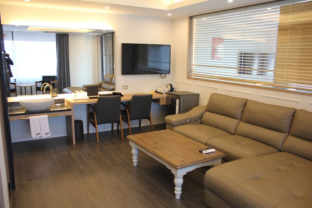 Casaloma Hotel 40/50