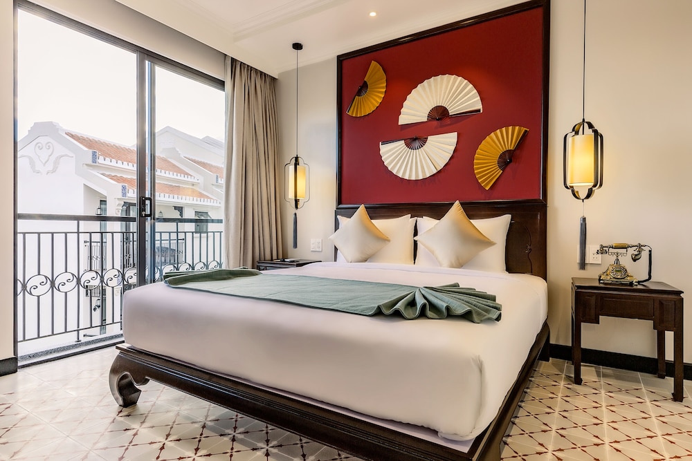 DELUXE, DOUBLE BED, POOL VIEW