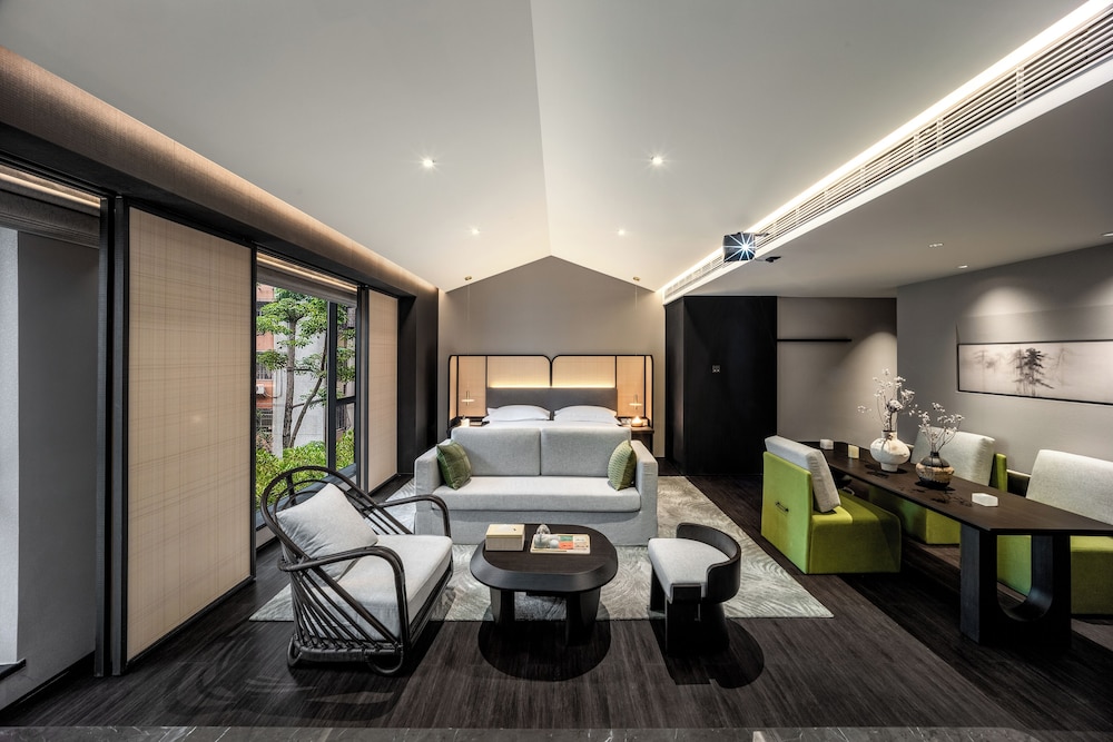 Borrman Hotel (Guangzhou Tianhe Sports Center Linhe West Metro Station) 46/56