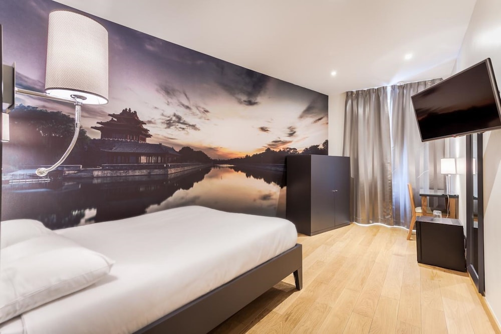 ROOM, SINGLE