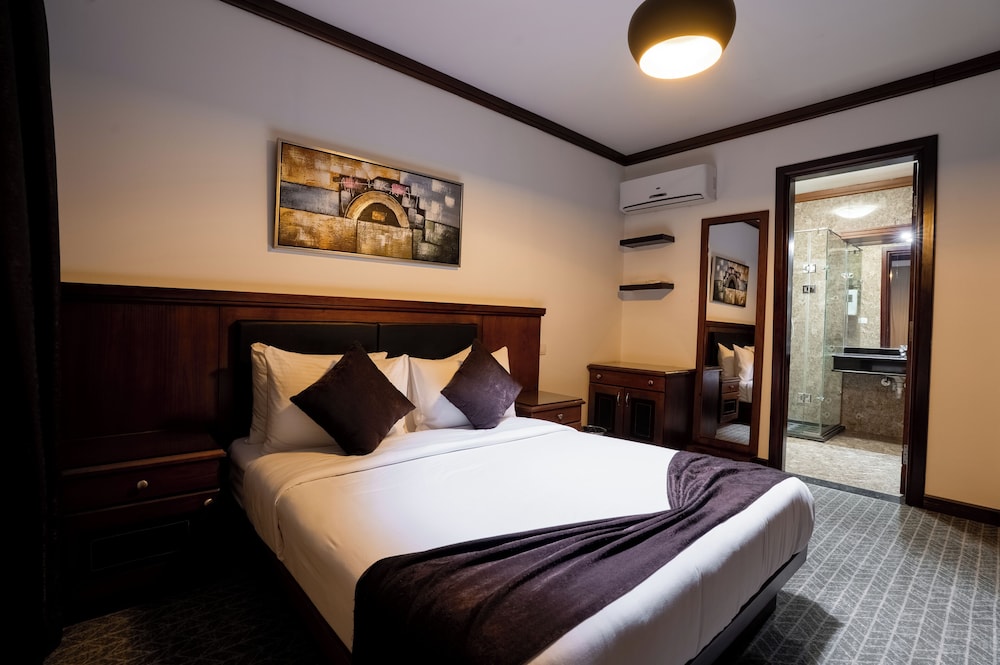 2 Bedrooms, Presidential, Suite, Queen and Twin Beds