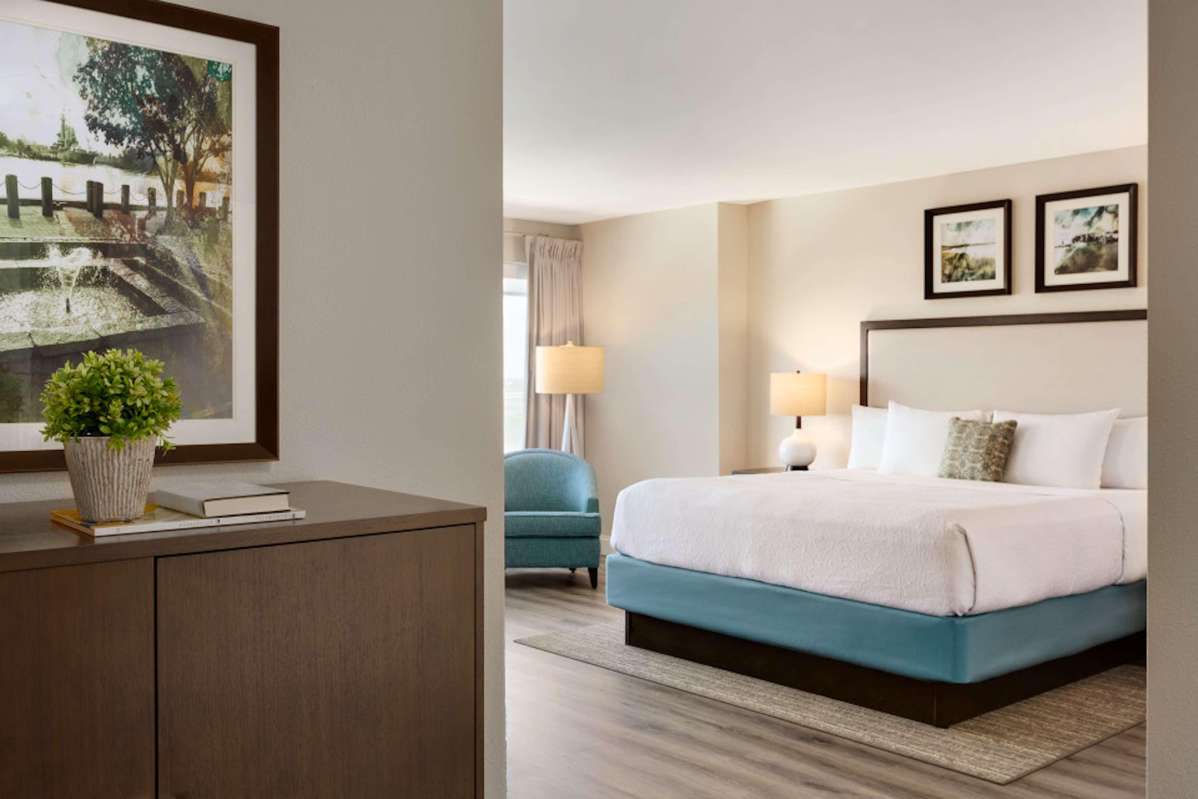 1 BEDROOM, SUITE, KING BED, CITY VIEW, ACCESSIBLE