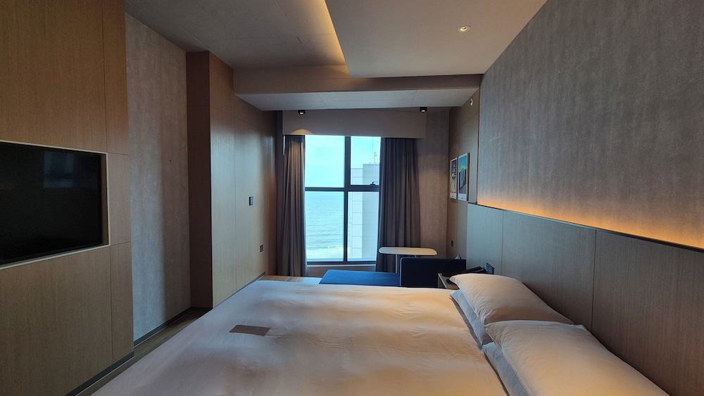 Superior, King Bed, Lateral Side Ocean View