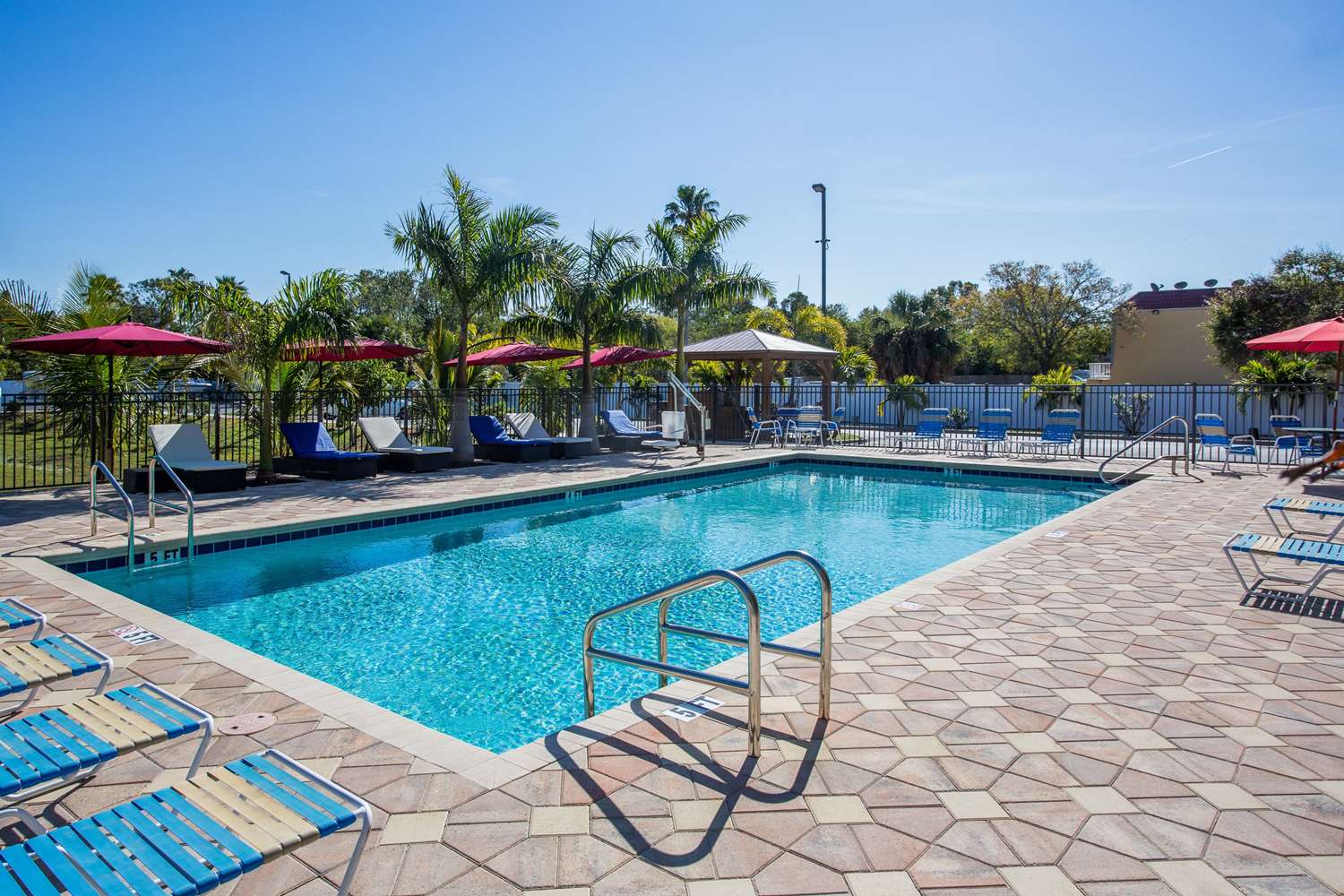 Days Inn by Wyndham Sarasota Bay 4/34