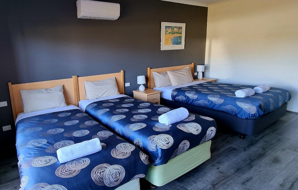 استوديو عائلي بسرير كوين وسريرين منفصلين بشرفة