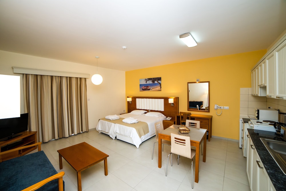 SUPERIOR, STUDIO, SEA VIEW
