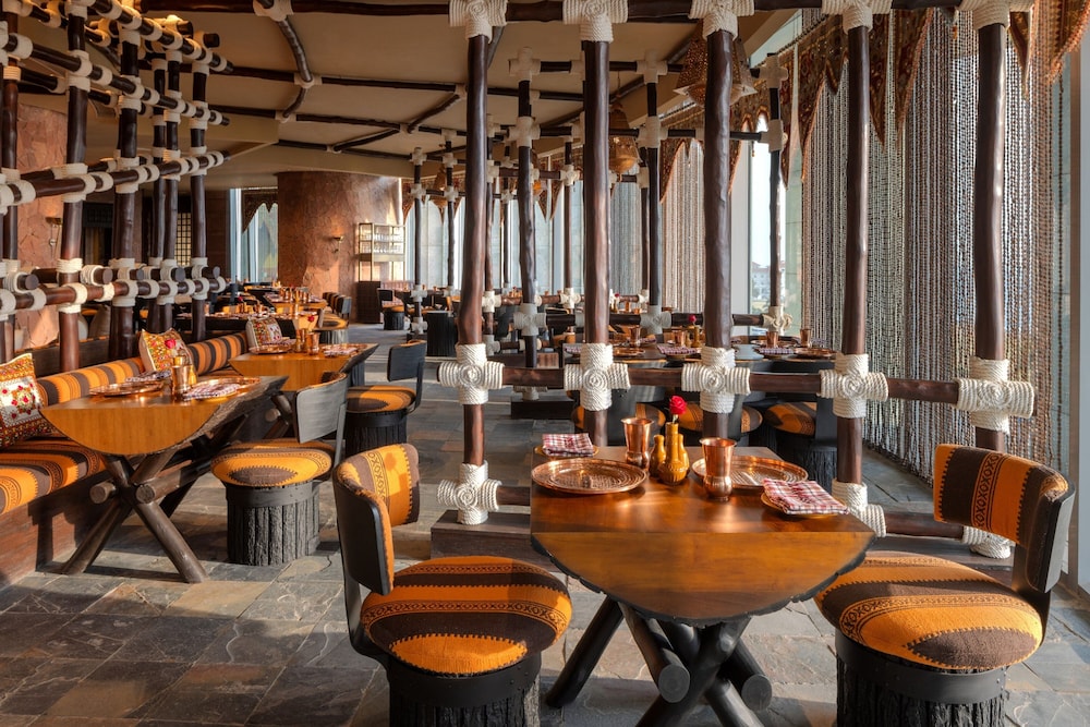 ITC Ratnadipa, a Luxury Collection Hotel, Colombo 68/81
