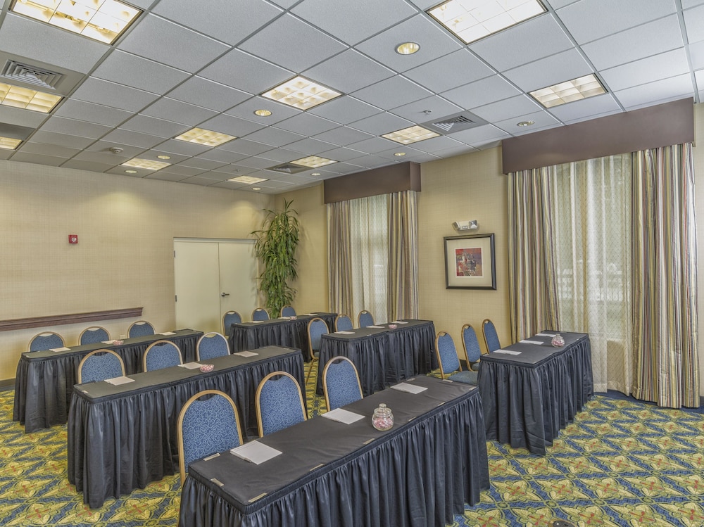 Hampton Inn Charlotte Belmont 45/47