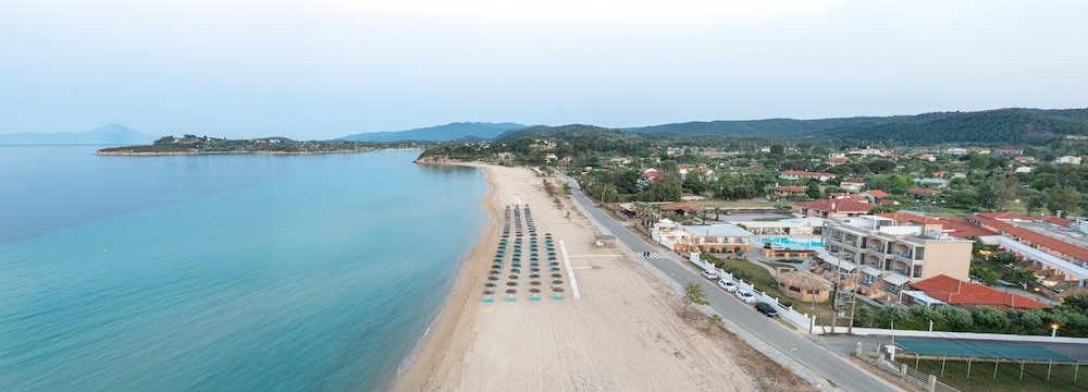 ANTIGONI BEACH HOTEL 5/85