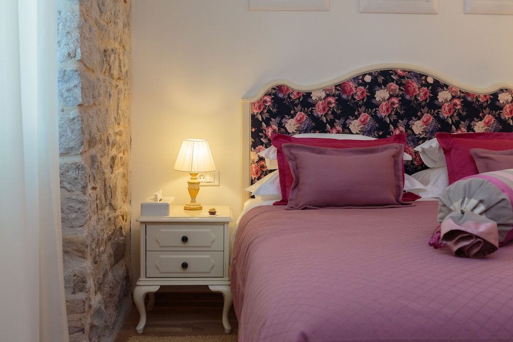 Priska Heritage Rooms 6/50