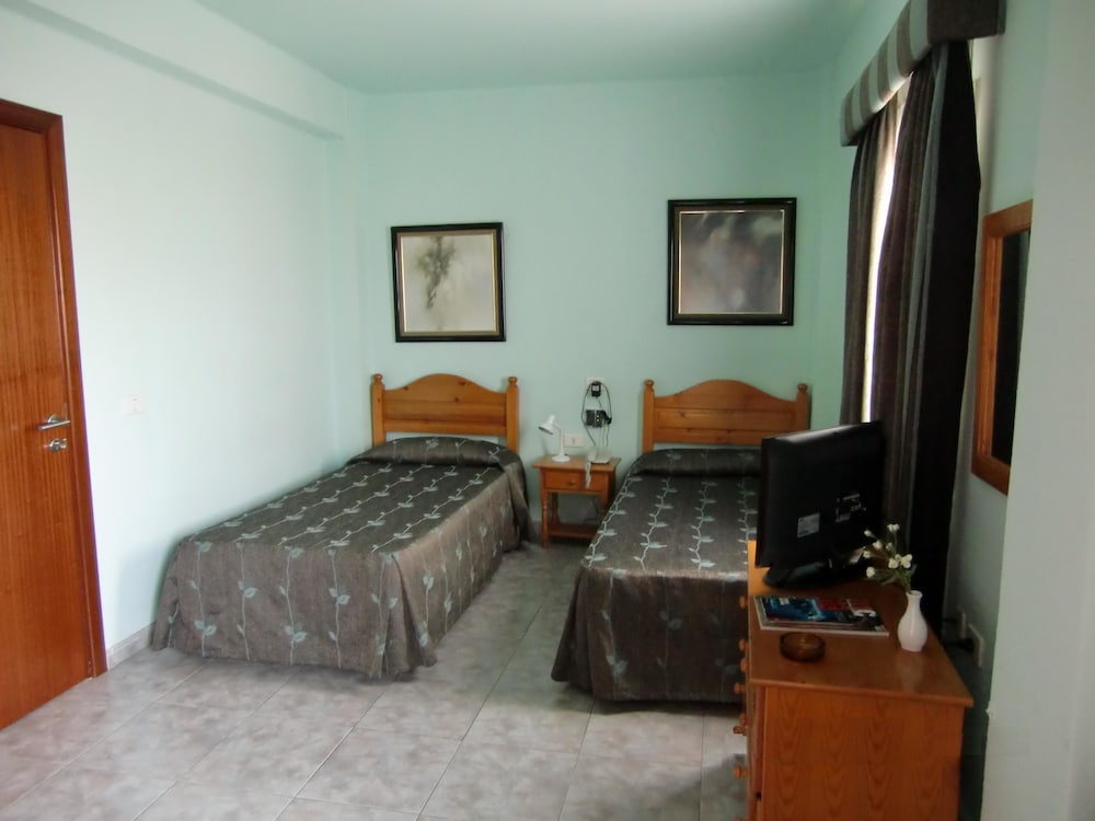 Standard, Twin Beds