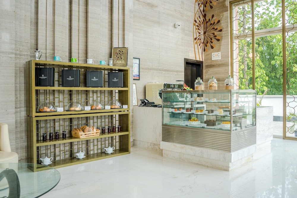 Renaissance Lucknow Hotel 25/65