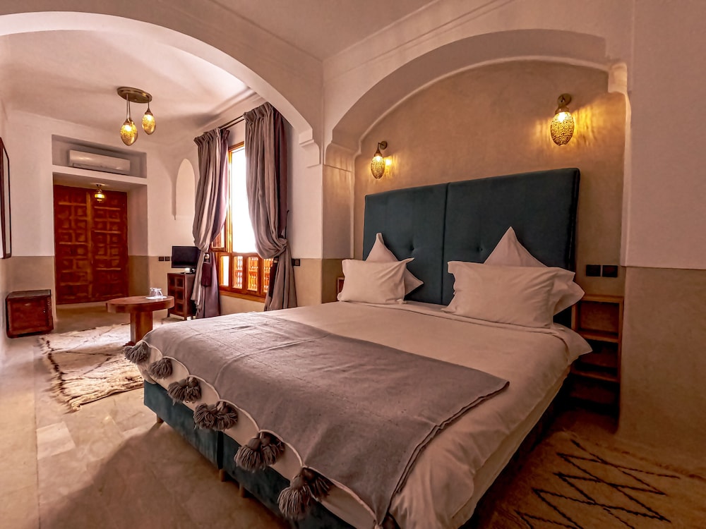 Riad Tahili 6/50