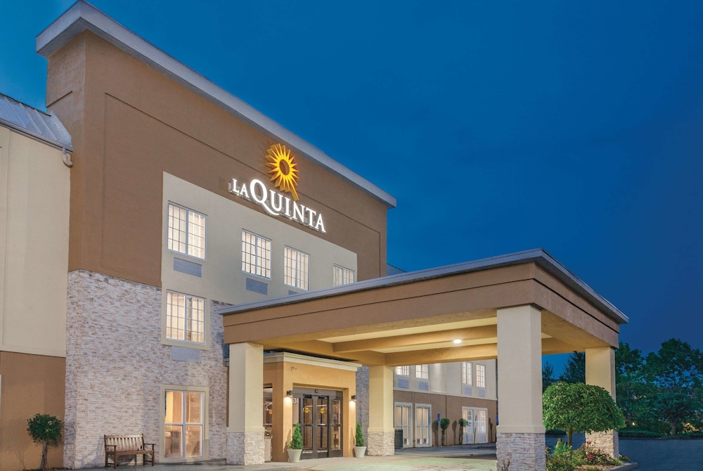 La Quinta Inn & Suites by Wyndham Knoxville North I-75 7/58